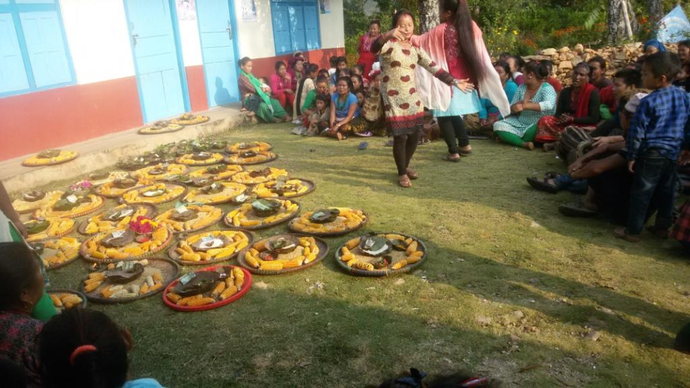 The dancers receive gifts in cash and kind