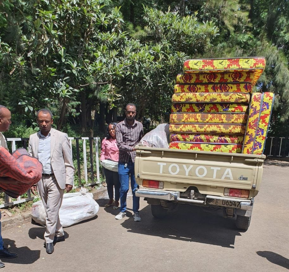 The new dormitory equipment arrives