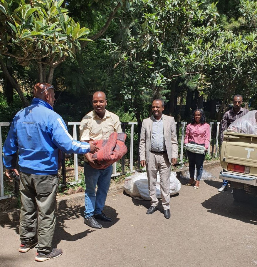 Unloading the new dormitory equipment