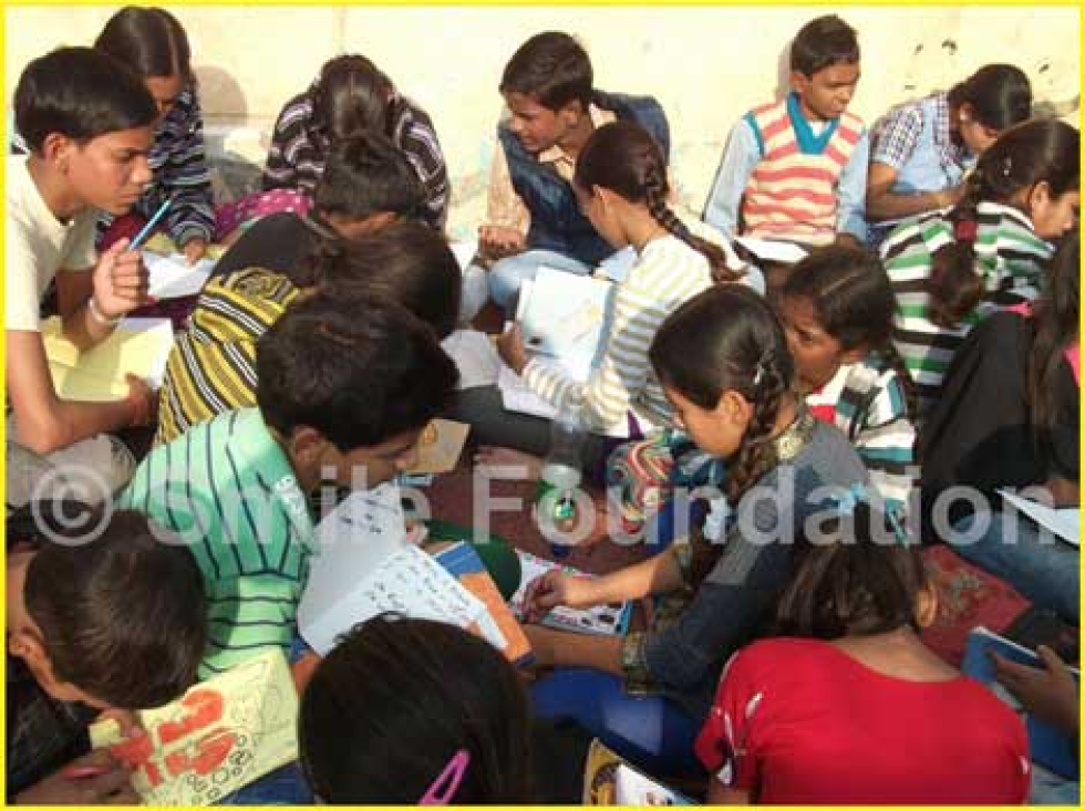 Smile Kids write down their wishes for Air France-KLM Santas