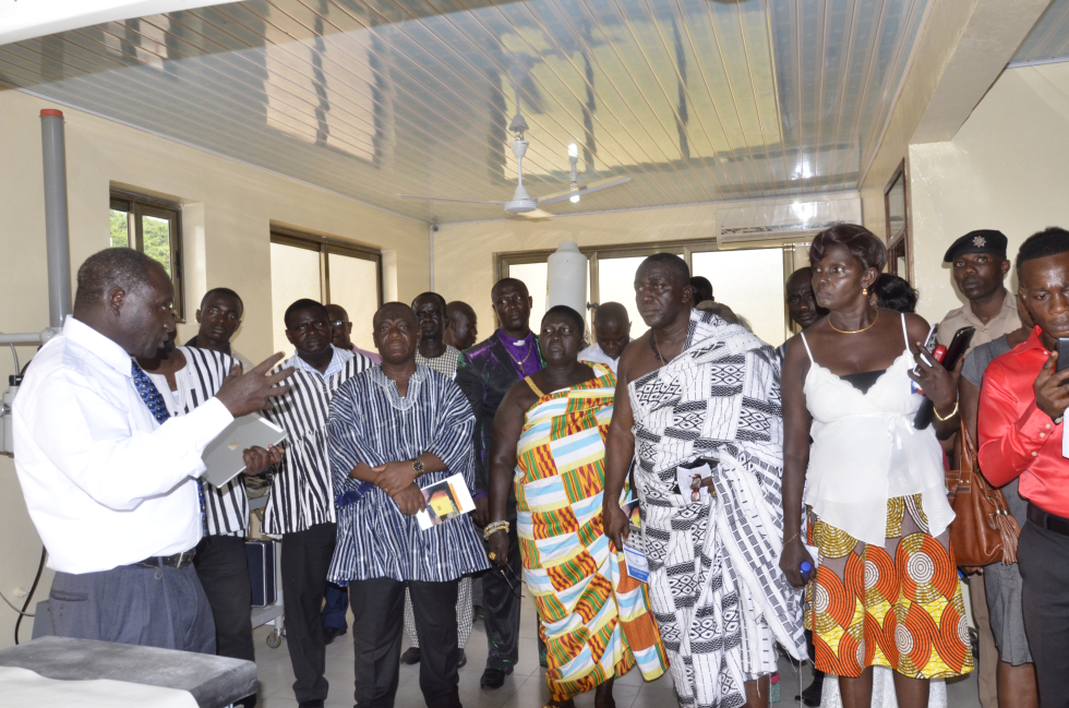 Inspection of the hospital by community leaders