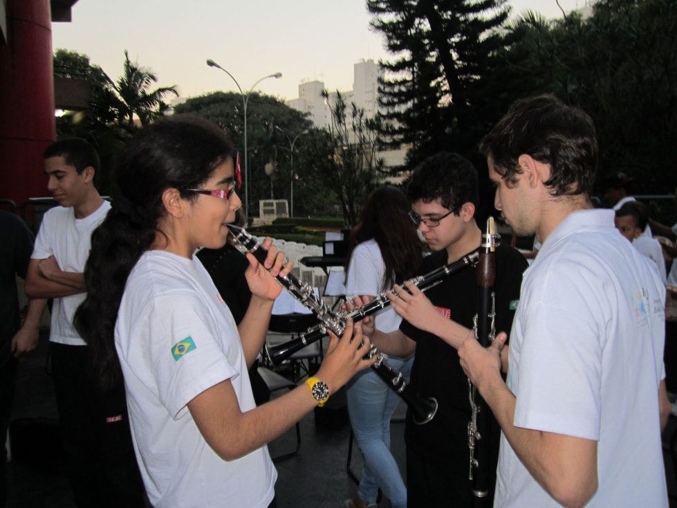 Preparación para un concierto al aire libre