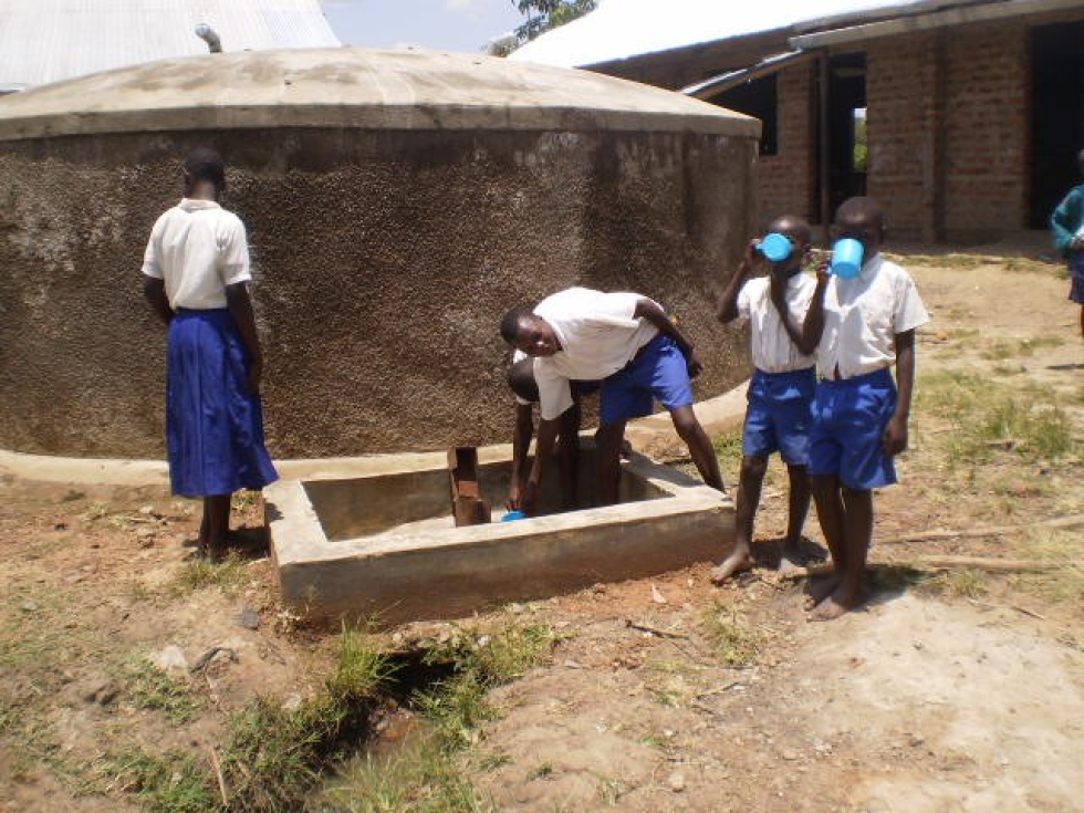 Pupils accessing to water from a ferro cement tank